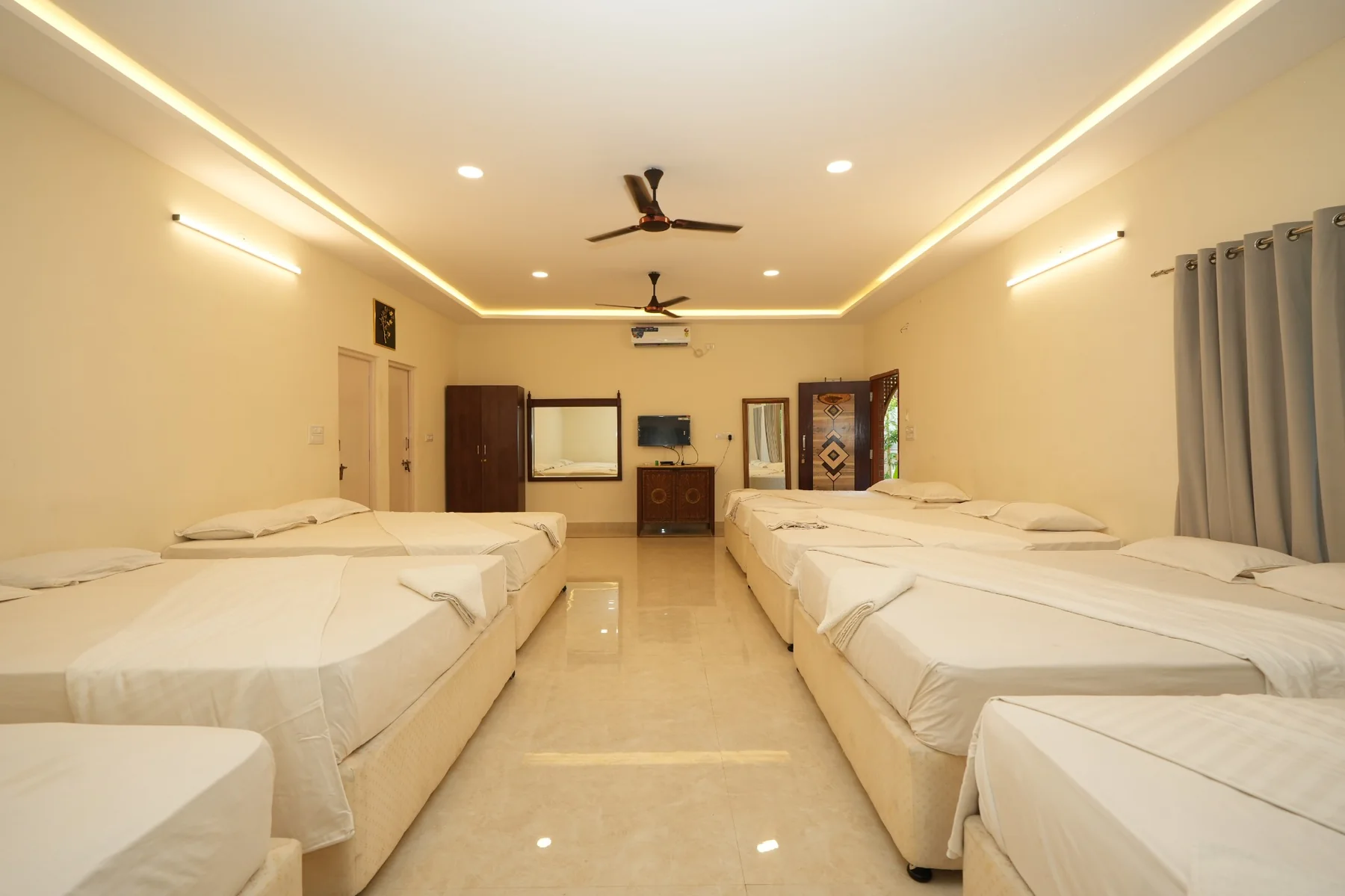 Large group room with multiple beds